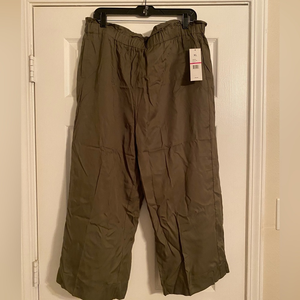 Sharagano Olive Green Women’s Utility Ankle Pants. NWT. XL.